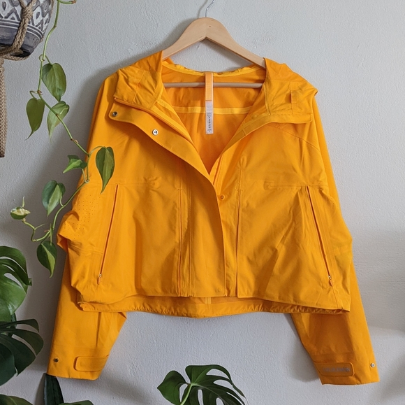 lululemon athletica Jackets & Blazers - lululemon | 8 | Rare | Cropped Rain Chaser Jacket Clementine